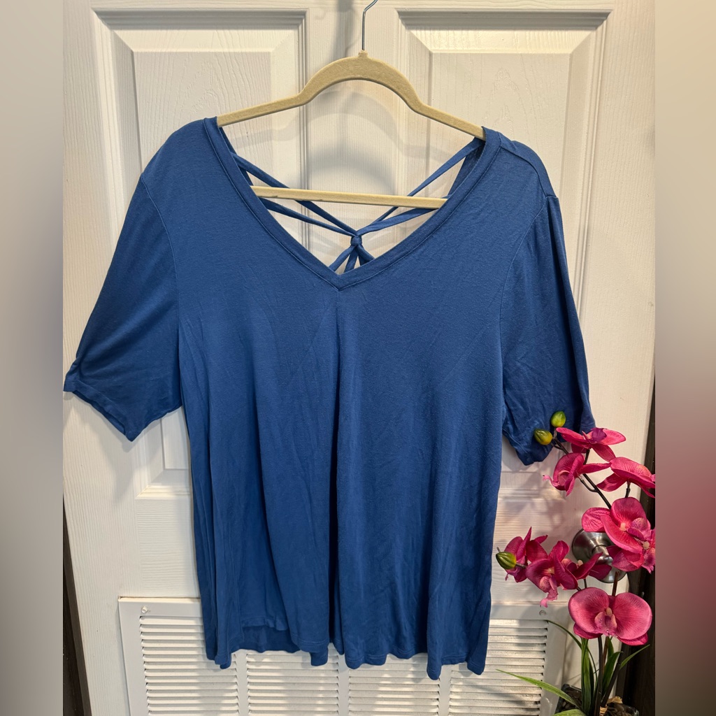 Lane Bryant Size 14 - 16 Plus (Plus)Short Sleeve T-Shirt.